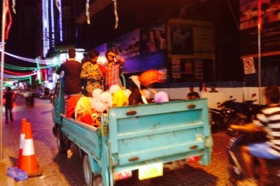 ފޯރި ބަލަން އާއިލާތައް އެއް ވެހިކަލަކަށް!