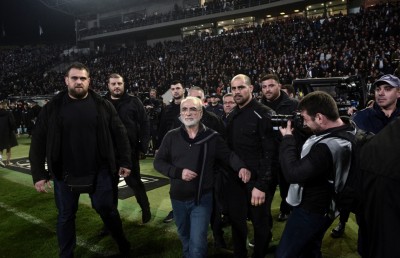 މައްސަލަތައް ހައްލުކުރަން ފީފާގެ ވަފުދެއް ގްރީކަށް