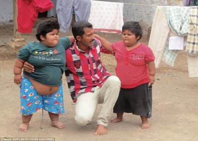 ފަލަވުމުގެ ސަބަބުން ނުހިނގިފައި ތިބި ދެ ކުދިން އަލަށް ހިނގައިފި