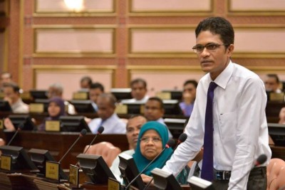 ސިވިލް ސާވިސް މުވައްޒަފުންގެ މުސާރަ ބޮޑު ނުކޮށް އެހެން ކަމެއް ނުކުރެވޭނެ: ނިހާނު