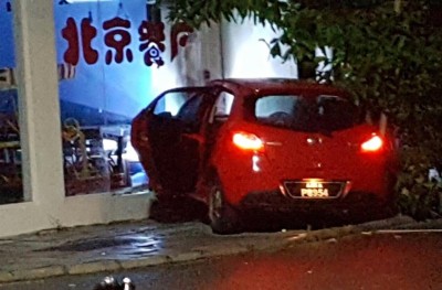 ހުޅުމާލޭގައި ޕާކް ކޮށްފައި އޮތް ޕިކަޕެއްގައި ޖެހި އެކްސިޑެންޓްވި މީހަކަށް އައިސީޔޫގައި ފަރުވާ ދެނީ