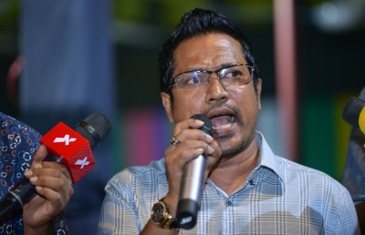 ހުރިހާ ރަށަކުން މީހުން މަގުތަކަށް ނުކުމެ މުޒާހަރާކުރަން ހިތްވަރު ދެއްވި ކަމަށް ބުނެ އިންތި ފުލުހަށް