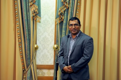 ތަރައްގީގައި ޒުވާނުން ބައިވެރިކުރުވުމަށް ހަރުމީހުން މަގުދައްކައިދޭން ޖެހޭ: ޒުހޫރު