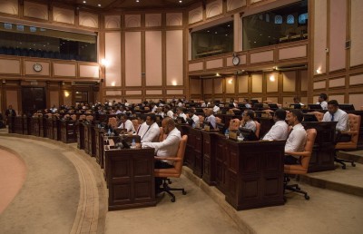 ބަންދުގައި ތިބޭ މެމްބަރުން މަޖިލީހަށް ހާޒިރުކޮށްދިނުުގެ ބަހުސް