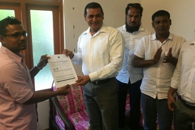އިނގުރައިދޫ ކައުންސިލްގެ ރައީސްއާއެކު ކައުންސިލް މެމްބަރަކު އެމްޑީއޭއަށް ސޮއިކޮށްފި