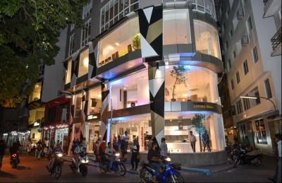 ރެއިންބޯ ލިވިން މޯލްގެ އާ ފިހާރައެއް ހުޅުވައިފި