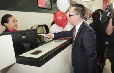 ޕާތުން ލަންޑަނަށް ފުރަތަމަ ޝެޑިއުލް ފްލައިޓް، ދަތުރަށް 17 ގަޑިއިރު