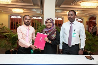 ކޮލަމާފުށި ކައުންސިލްގެ އެމްޑީޕީ މެންބަރަކާއި ގިނަ ޒުވާނުންތަކެއް ޕީޕީއެމްއާ ގުޅިއްޖެ