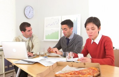 މުވައްޒަފުން މޯޓިވޭޓްކުރަން ދޭންވީ ޕިއްޒާ