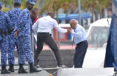 މައުމޫނާއި ދެ ފަނޑިޔާރުންނާއި ސިޔާސީ ބޭފުޅުން މާފުށީ ޖަލަށް ބަދަލުކޮށްފި