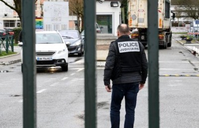 ފްރާންސް ސިފައިންނަށް ހަމަލާ ދޭން އުޅުނު މީހަކު ހައްޔަރުކޮށްފި