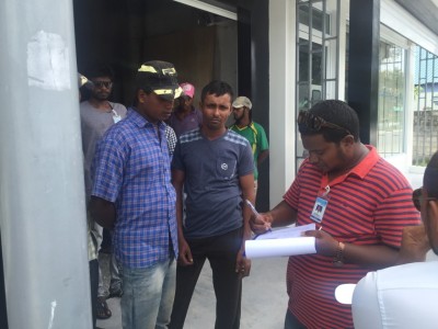 އައްޑޫގައި ގަވާއިދާ ޚިލާފަށް އުޅުނު ދެ ބިދޭސީއަކު އިމިގްރޭޝަންގެ ބެލުމުގެ ދަށަށް ގެންގޮސްފި