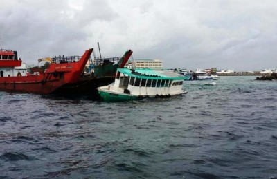 ކޮޅުވެއްޓިއަކާއި ދޯންޏެއް ޖެހި އެކްސިޑެންޓެއް ހިނގައިފި