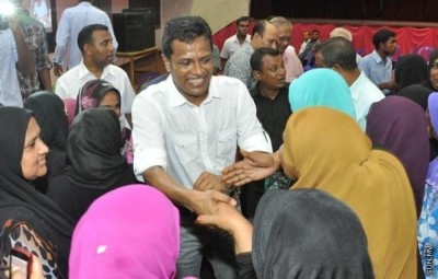 އުމަރު ޕީޕީއެމަށް އަލުން ގުޅިވަޑައިގެންނެވުމުން މައުމޫންގެ ހޫނު މަރުހަބާއެއް