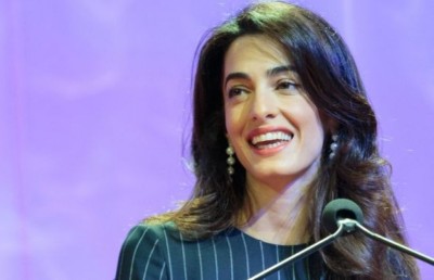 މިއަންމާގައި ބަންދުކުރި ނޫސްވެރިންގެ ދިފާއުގައި އަމާލް ކްލޫނީ