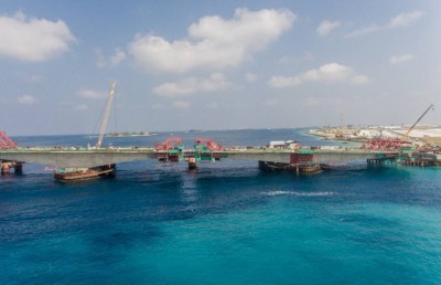 ބްރިޖުގެ ތާރީޚީ ކަމެއް: މައި ދެ ތަނބެއް ގުޅުވާލައިފި