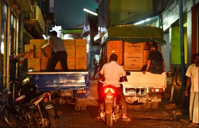 މަޖޫރީީން ހަޅުތާލުގައި، މުދާ ބޭރުނުކުރެވި ބަނދަރު ހުއްޓުމަކަށް!