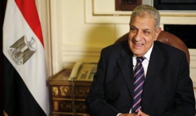 މިސްރުގެ ބޮޑުވަޒީރު އިސްތިއުފާ ދެއްވުމުން އައު ސަރުކާރެއް އެކުލަވާލަން ތެލާބެހޭ ވަޒީރާ ހަވާލުކޮށްފި