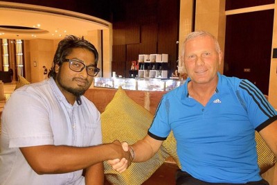 ގައުމީ ޓީމުގެ ކޯޗަކަށް ނިއުޒީލެންޑުގެ ކުރީގެ ކޯޗު ރިކީ ހާބަޓް ހަމަޖައްސައިފި