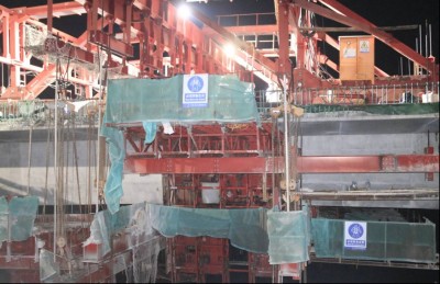 ބްރިޖުގެ ތާރީޚީ ކަމެއް: މައި ދެ ތަނބެއް ގުޅުވާލައިފި