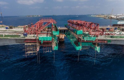 ބްރިޖުގެ ތާރީޚީ ކަމެއް: މައި ދެ ތަނބެއް ގުޅުވާލައިފި