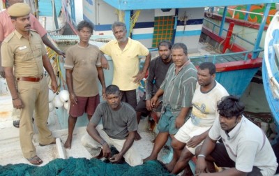 ރަނިލް އިންޑިއާއަށް ކުރައްވާ ދަތުރުފުޅާ ގުޅިގެން އިންޑިއާގެ މަސްވެރިންތަކެއް މިނިވަންކުރަނީ