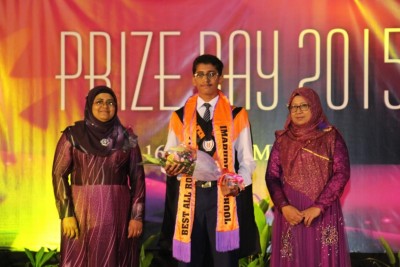 އިމާދުއްދީން ސްކޫލުގެ މިދިޔަ އަހަރުގެ އެންމެ މޮޅު ދަރިވަރަކަށް ލޫތު ހޮވިއްޖެ
