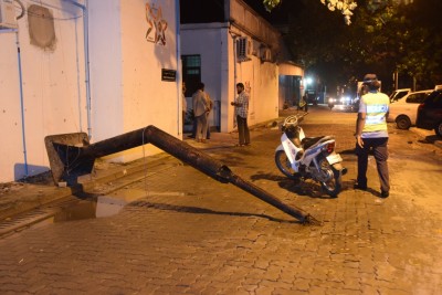 ކޮންޓެއިނާ ލޮރީގެ ޑްރައިވަރުގެ ލައިސަންސް ހިފަހައްޓައިފި
