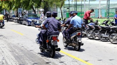 މޫދަށް އެރުނު ޓޫރިސްޓުންތަކެއްގެ އަގުބޮޑު މުދާ ވަގަށް ނެގުމުގެ ތުހުމަތަށް މީހަކު ހައްޔަރުކޮށްފި