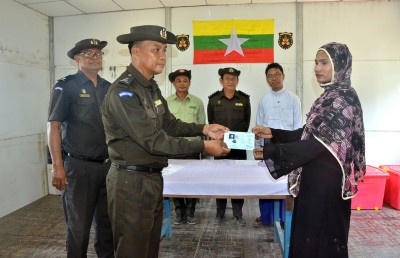 ރޮހިންޖާގެ ފުރަތަމަ އާއިލާ އެނބުރި މިއަންމާ އަށް