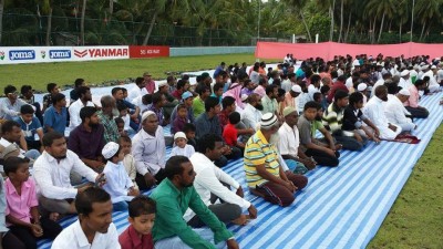 ފޯކައިދޫގައި ވަކިން ޖަމާއަތް ހަދައިގެން ބަޔަކު އީދު ނަމާދުކޮށްފި