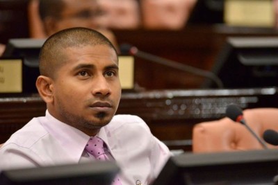 "ސިޔާސީ ކުށްވެރިން" މިނިވަން ކުރުމުގެ ބާރު ރައީސަށް ލިބިދޭ އިސްލާހެއް ހުށަހަޅައިފި