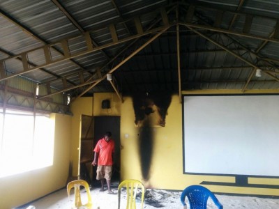 ހޯރަފުށީގައި ހުންނަ އެމްޑީޕީ ހަރުގޭގައި ރޯކޮށްލައިފި