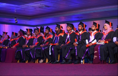 މަންދު ކޮލެޖުން 324 ދަރިވަރުން ގްރެޖުއޭޓްވެއްޖެ