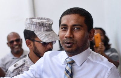 އިސް ވަކީލް ސަސްޕެންޑް ކުރުމުން ވަކީލަކާ ނުލައި ކުރިއަށް ވަޑައިގަންނަވަން މަހުލޫފް ނިންމަވައިފި