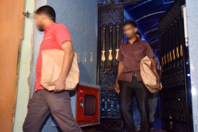 ޒިޔަތު ދިރިއުޅުއްވާ ގެ ފާސްކުރީ ފޯނުކޯލް އަޑުއަހާ އާލާތްތަކެއް ބޭނުންކުރާކަމުގެ ތުހުމަތުގައި!
