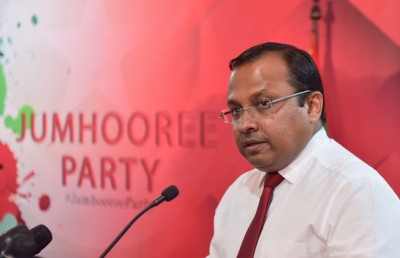 ރިޔާޒުގެ މައްޗަށް ހިންގީ ސިޔާސީ ޝަރީއަތެއް: އިދިކޮޅު ފަރާތްތައް