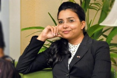 ލީޒާ މަގާމުން ވަކިކޮށްފި