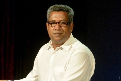 "މަށަކީ އަދީބުގެ މީހެއްނޫން"