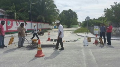 އައްޑޫ ލިންކް ރޯޑު މަރާމާތު ކުރަން ފަށައިފި