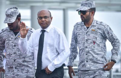 ޖެމްސްގެ ޚިދުމަތް މެދުކަނޑާލަން އުއްތަމަ ފަނޑިޔާރު އިރުޝާދު ދެއްވި: ހެކިވެރިއެއް