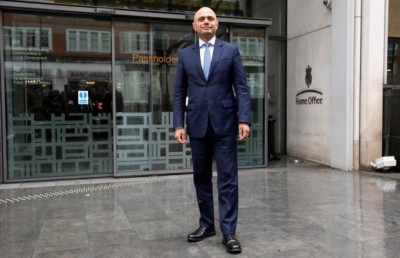 އިނގިރޭސި ދާޚިލީ ވަޒީރު ކަމަށް ޕާކިސްތާނުގެ ބަސް ޑްރައިވަރެއްގެ ދަރިއެއް