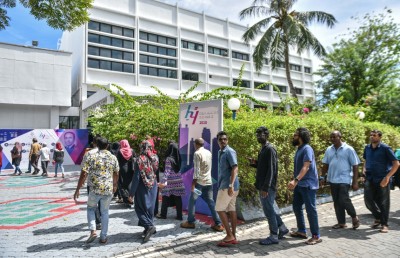 ކޮލަމް 7: މިއަށް ކިޔާނީ ނިކަމެތިންގެ އިހުސާސްތަކާ ކުޅުން!