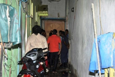 ގަލޮޅު ގެއަކަށް ފުލުހުންގެ ޓީމެއް ވަދެ ބަލައި ފާސްކޮށްފި