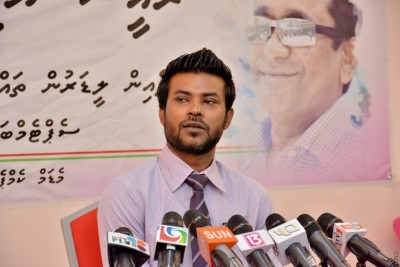 ތަފާތު އެކިފަހަރުމަތިން އަދީބު އަޅުގަނޑަށް ރިޝްވަތު ހުށަހެޅުއްވި: މުއާޒު