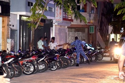 ނޫސްވެރިން ދުރަށް ޖެއްސުމަށްފަހު، ހާމިދު ގެއިން ތަކެތި ނެރެގެން ގެންގޮސްފި