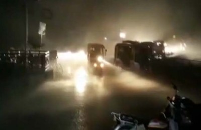 ހިރަފުހުގެ ތޫފާނެއްގައި އިންޑިއާ އިން 74 މީހުން މަރުވެއްޖެ