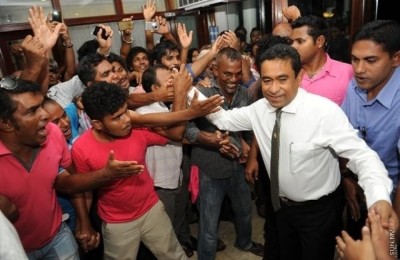 ރައީސް ޔާމީނަށް އިންޒާރުގެ މެސެޖް ފޮނުވާ ކަމުގެ ތުހުމަތުގައި މީހަކު ހައްޔަރުކޮށްފި