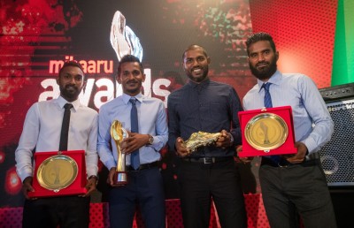 މޮޅު ފުޓްބޯޅަ ކުޅުންތެރިޔާގެ އެވޯޑާއި ރަންބޫޓް ސެންޓޭ އަށް