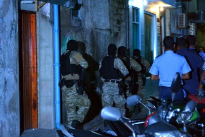 ހެންވޭރު ދެ ގެއެއް ބަލައިފާސްކޮށް ބައެއް ތަކެތި ގެންގޮސްފި
